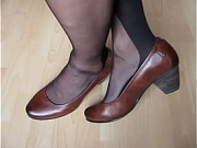 bicolored pantyhose and brown leather pumps, shoeplay by Isabelle-Sandrine